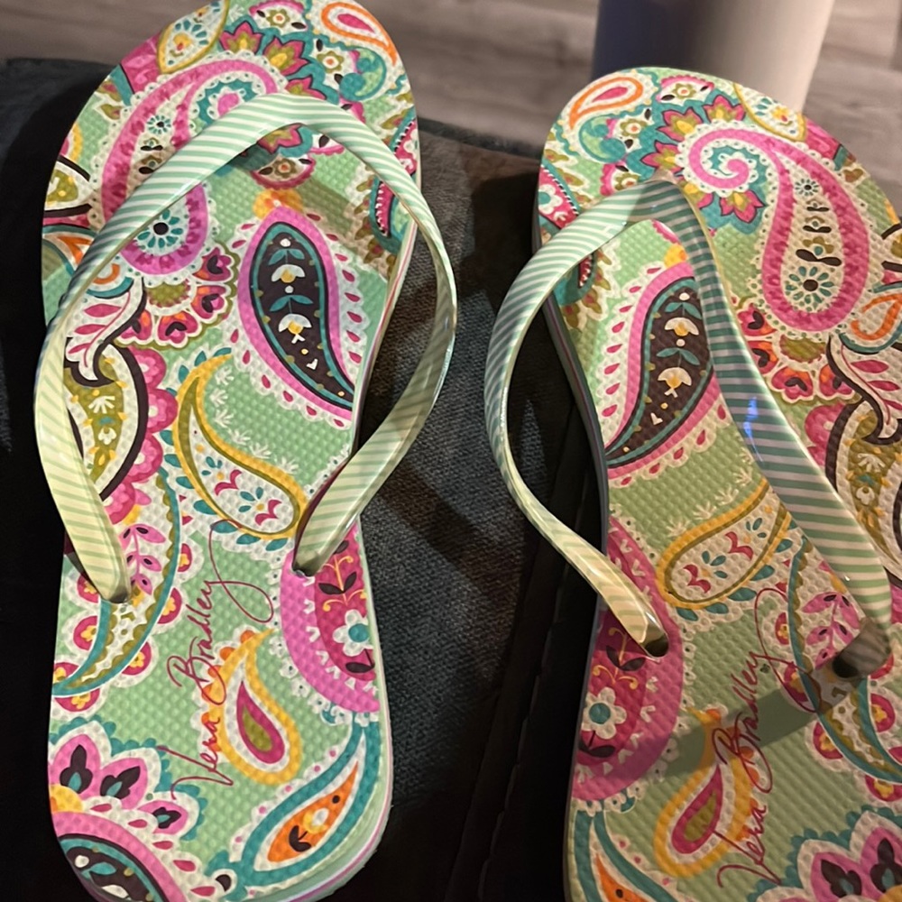 Vera Brady Woman’s Flip Flops. Size 10